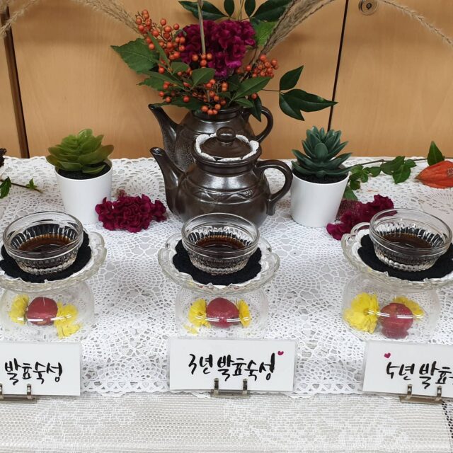 장류 맛테이스팅~~
와인만 테이스팅하는건 아니네요^^
우리 전통 장류의 맛 비교
2년 3년 5년 장맛 궁금하시지요😄
#맛테이스팅 #한국발효장류진흥협회 #전통장류 #된장 #고추장 #간장 #발효아카데미 #민간자격증 #장류제조사